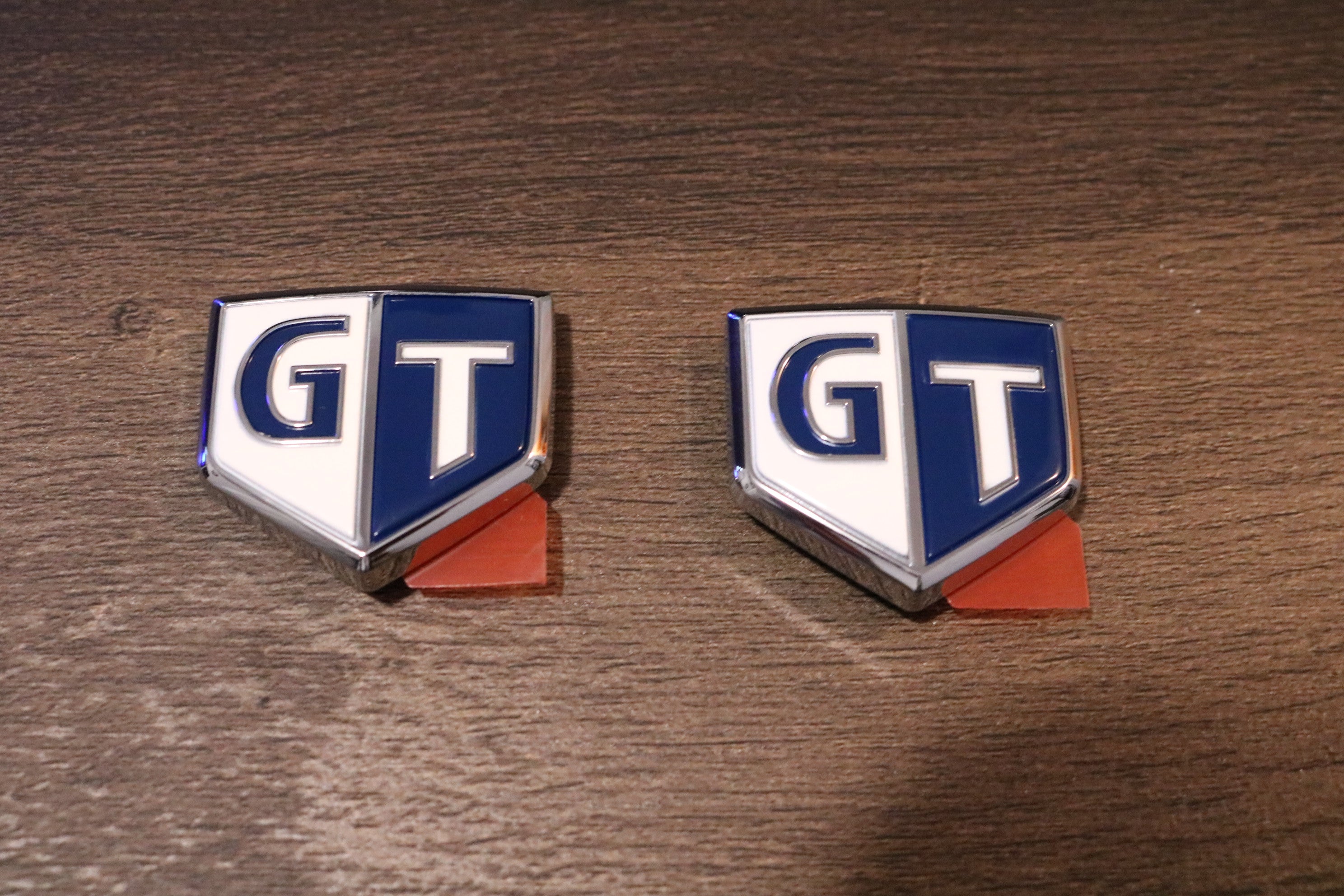 R34 Fender Emblems(Blue/White)
