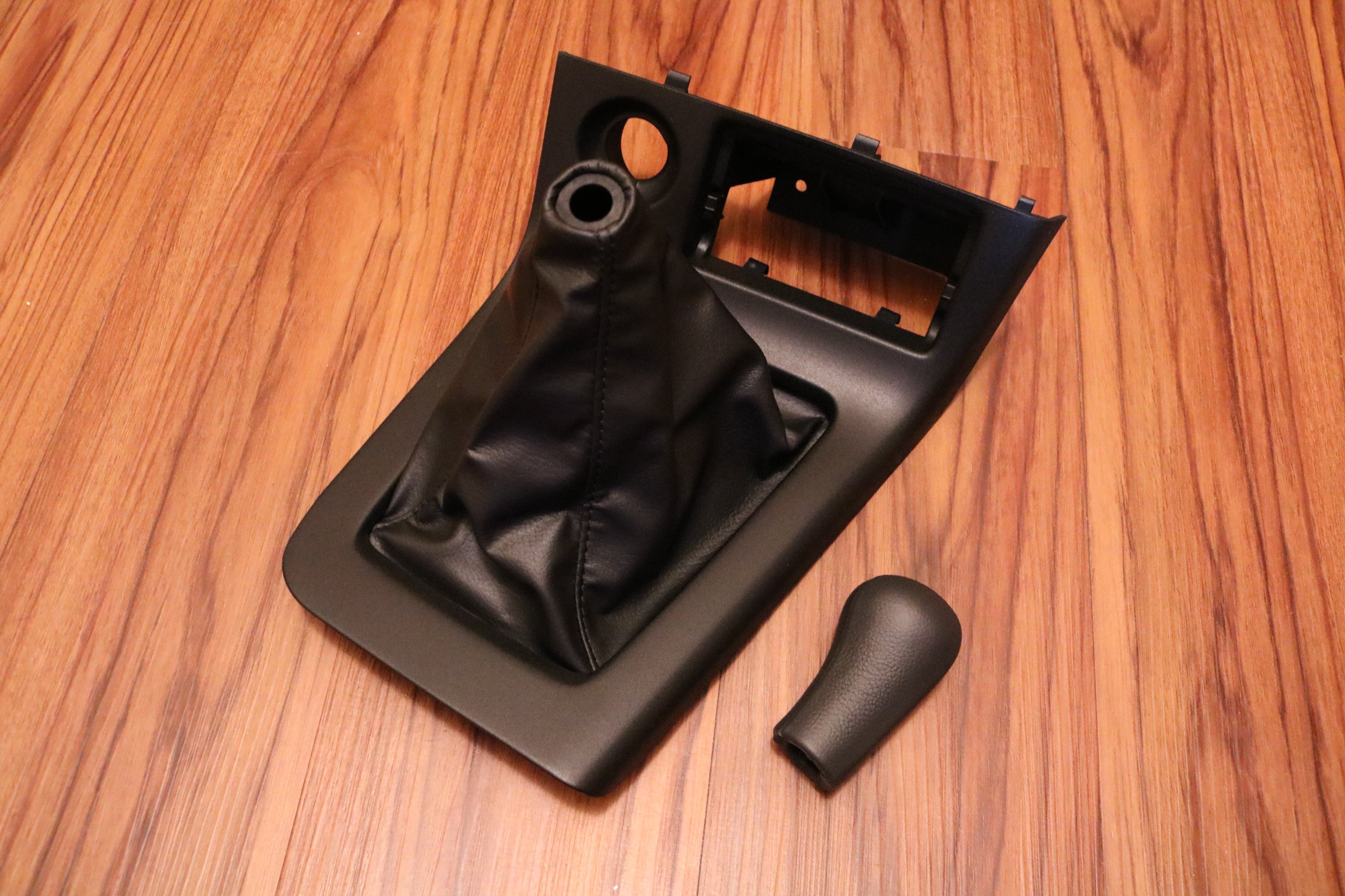 R33 Shift Boot/W Shift Knob