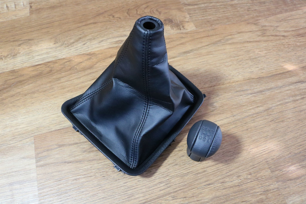 R32 Shift Boot/W Shift Knob