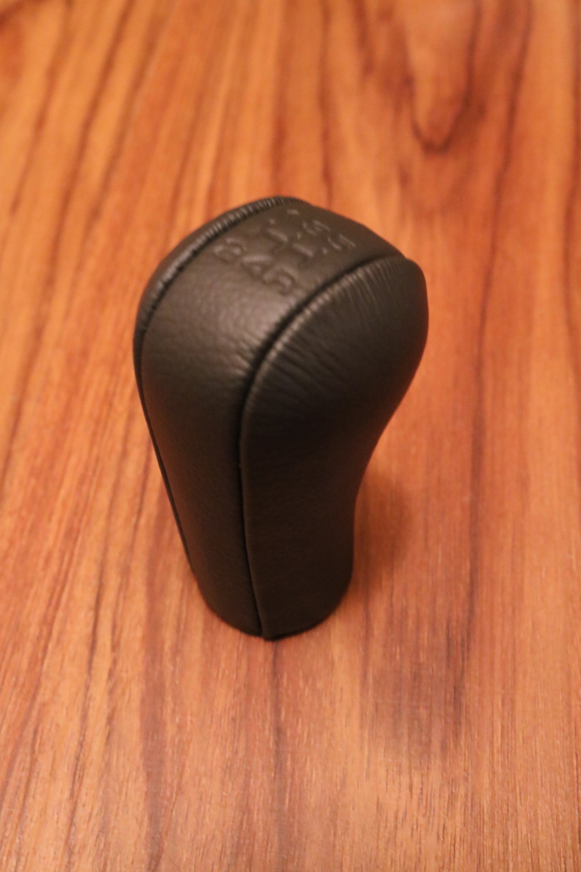 R32 Shift Boot/W Shift Knob