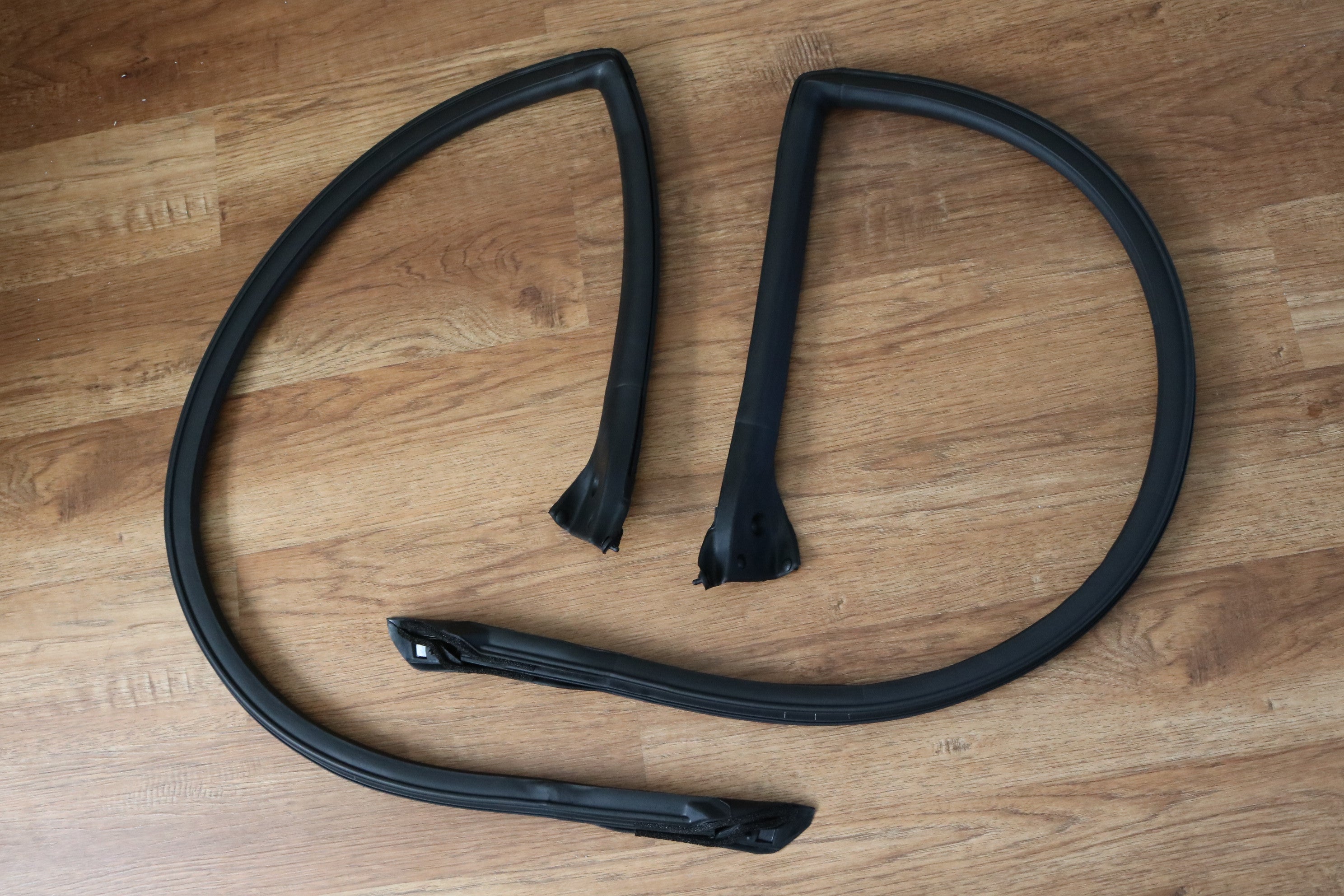 R32 Upper Glass/Door Weatherstrip Kit