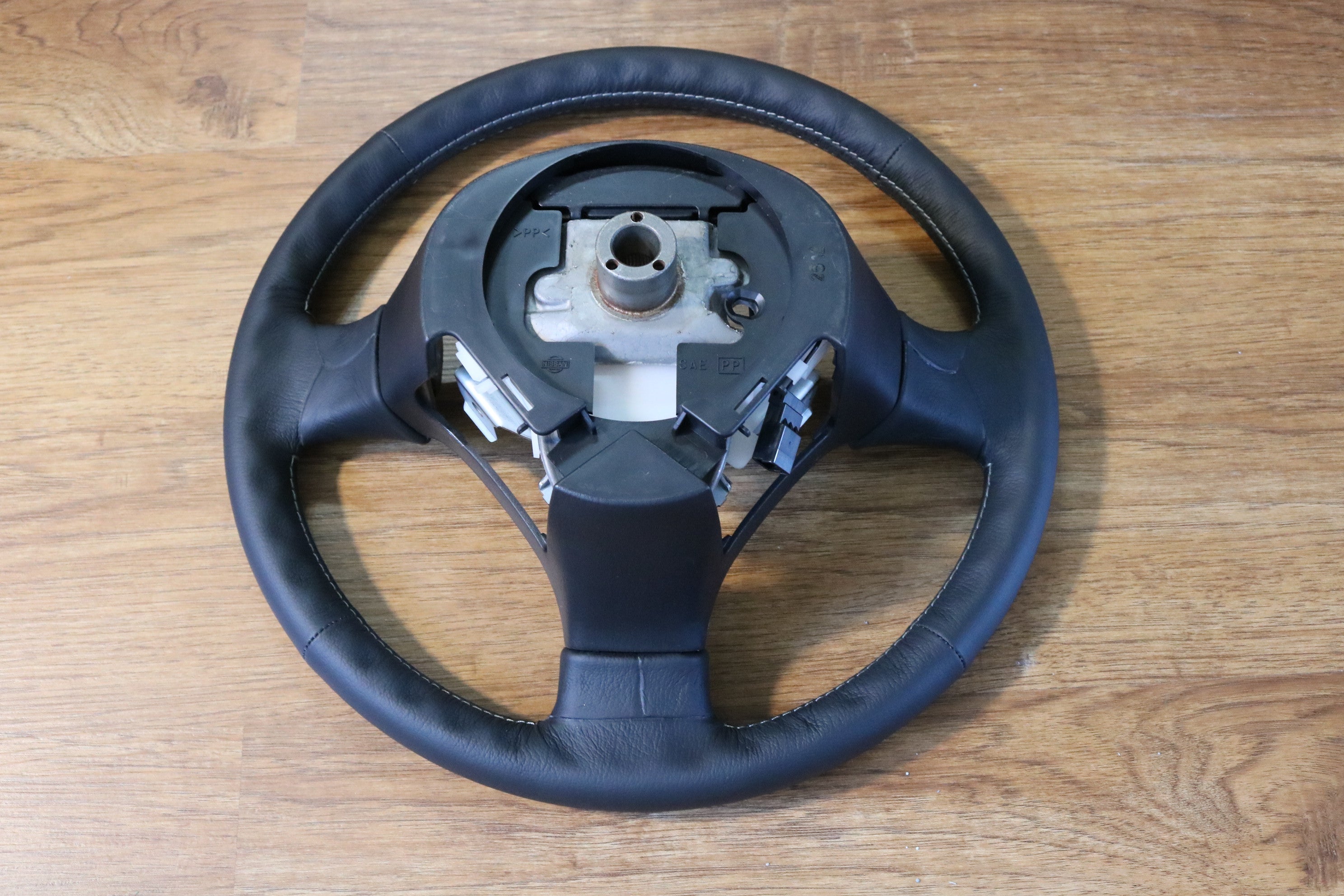 R34 GTR Steering Wheel (Silver Stitch)