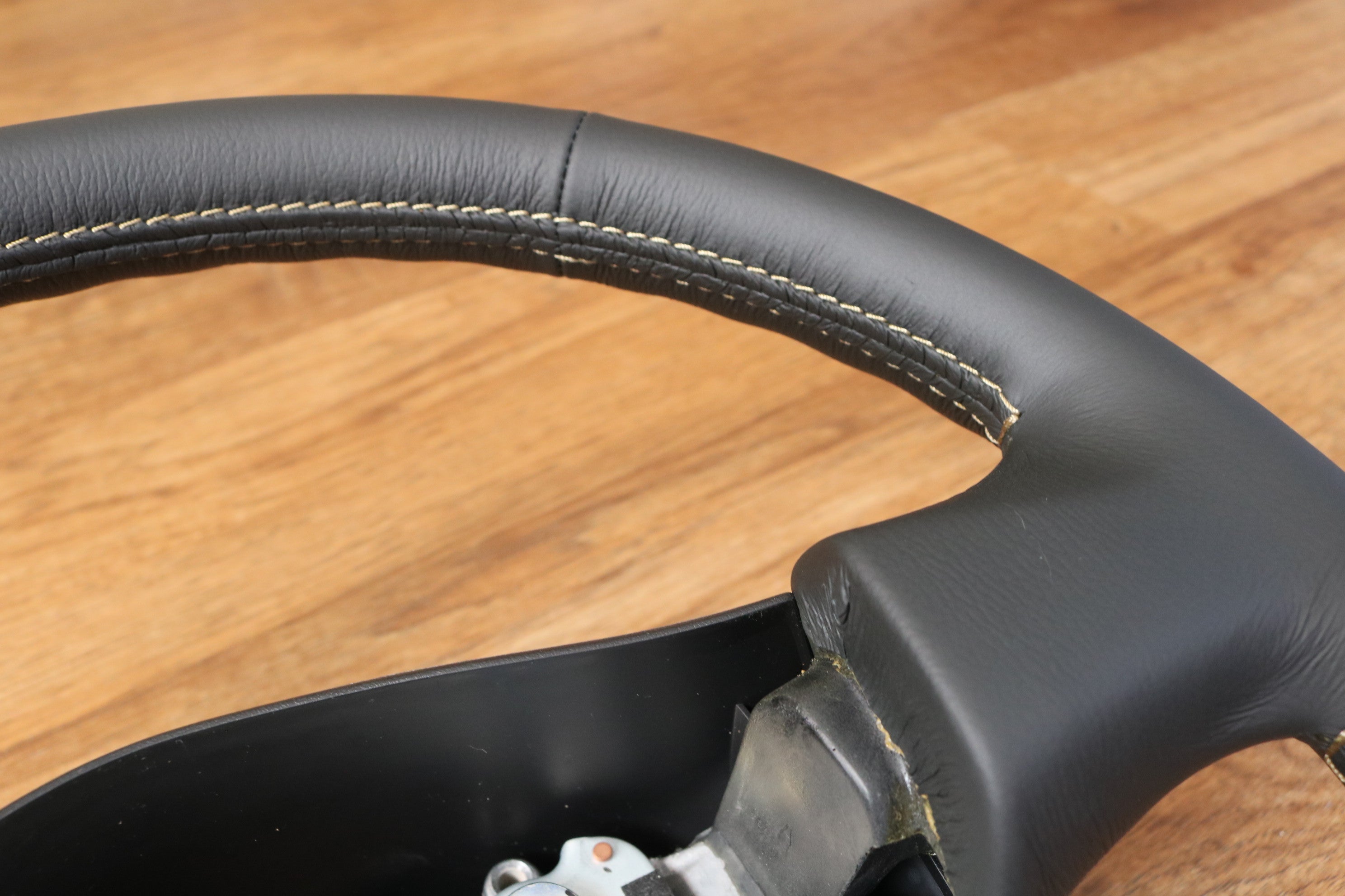R34 GTR Nur/M-Spec Steering Wheel(Gold Stitch)