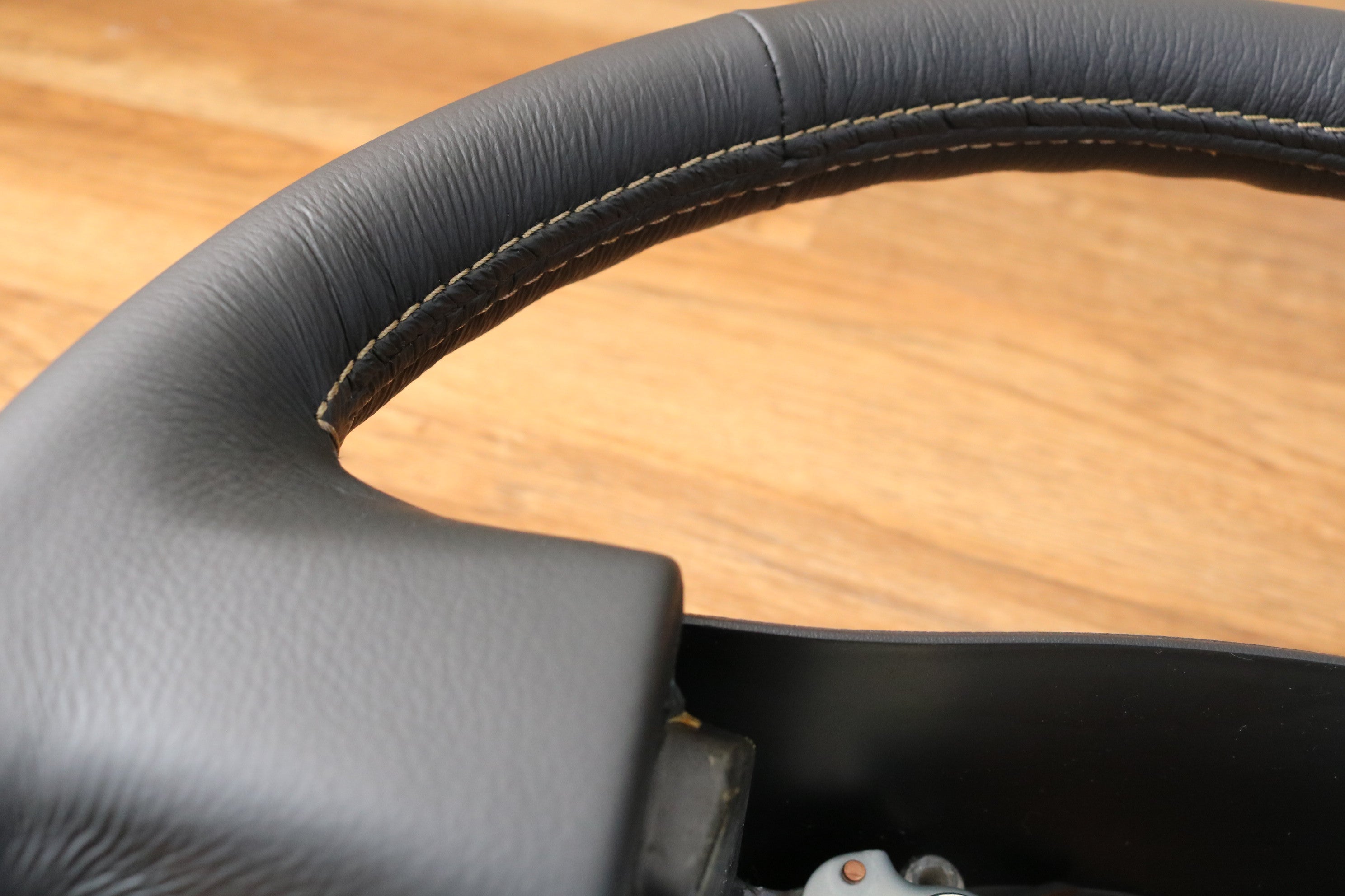 R34 GTR Nur/M-Spec Steering Wheel(Gold Stitch)