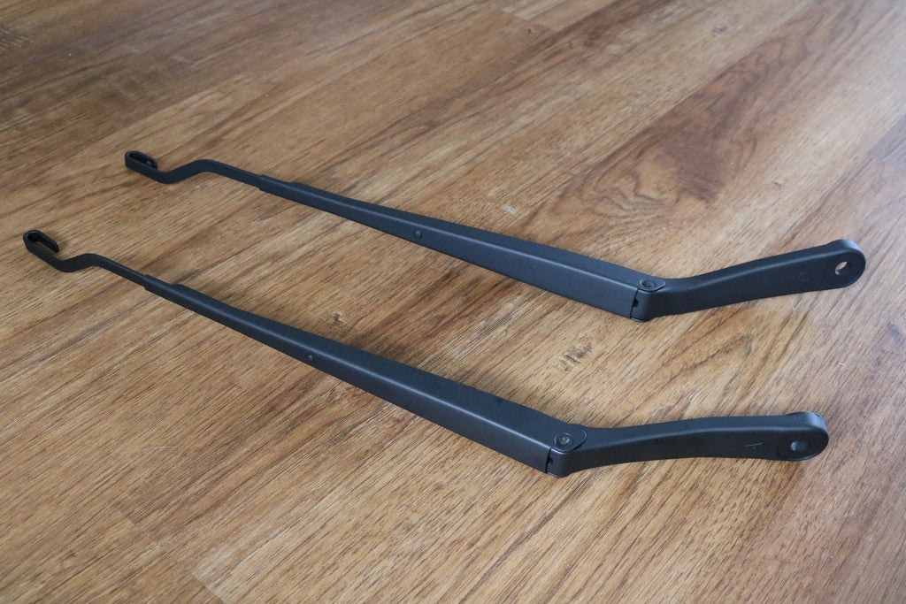 R32 Wiper Arm Set