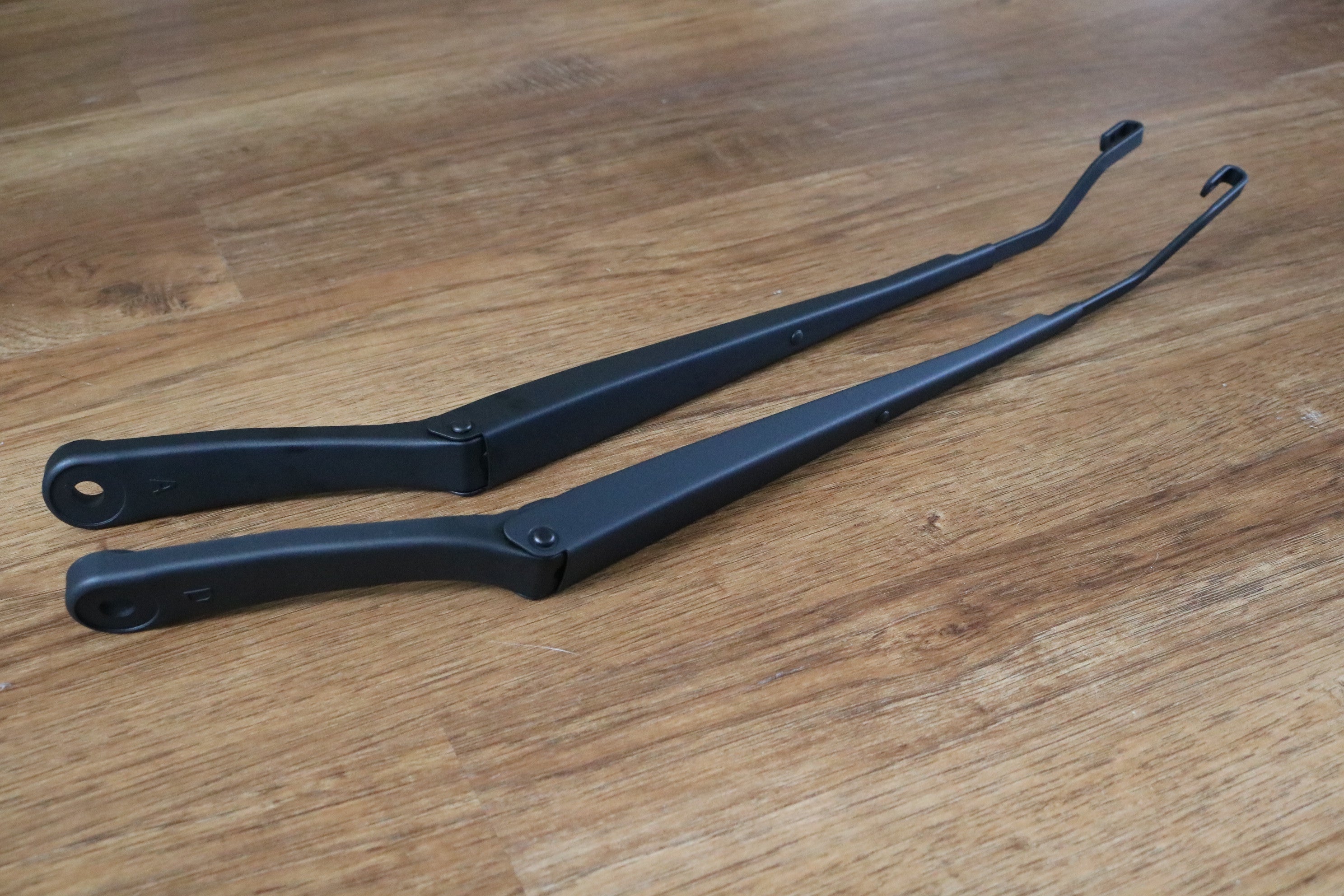 R32 Wiper Arm Set