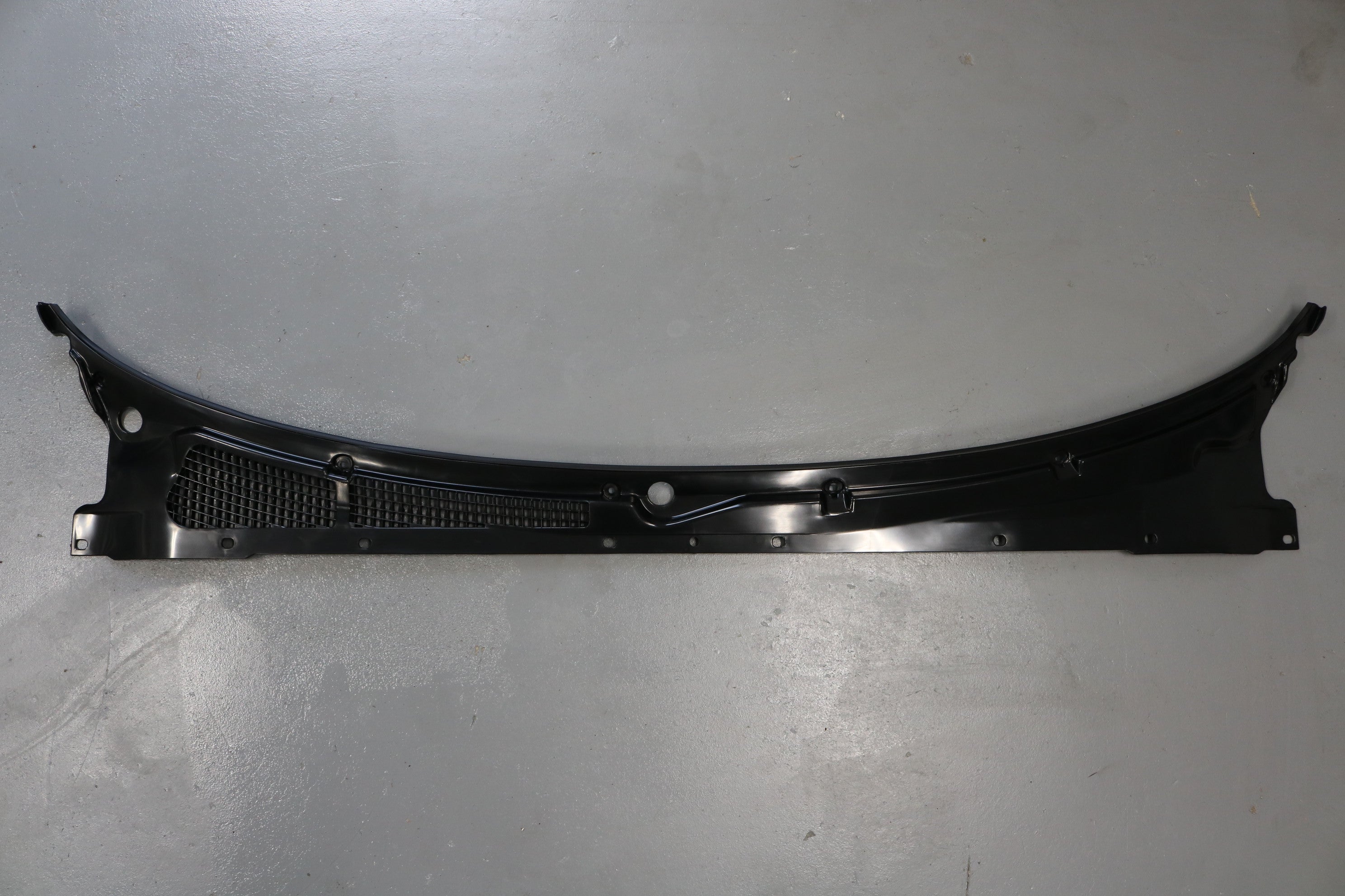 R32 Wiper Cowl