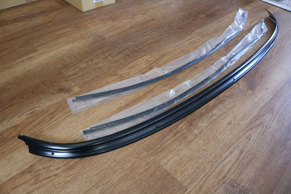 R32 Rear Windshield Moulding Kit