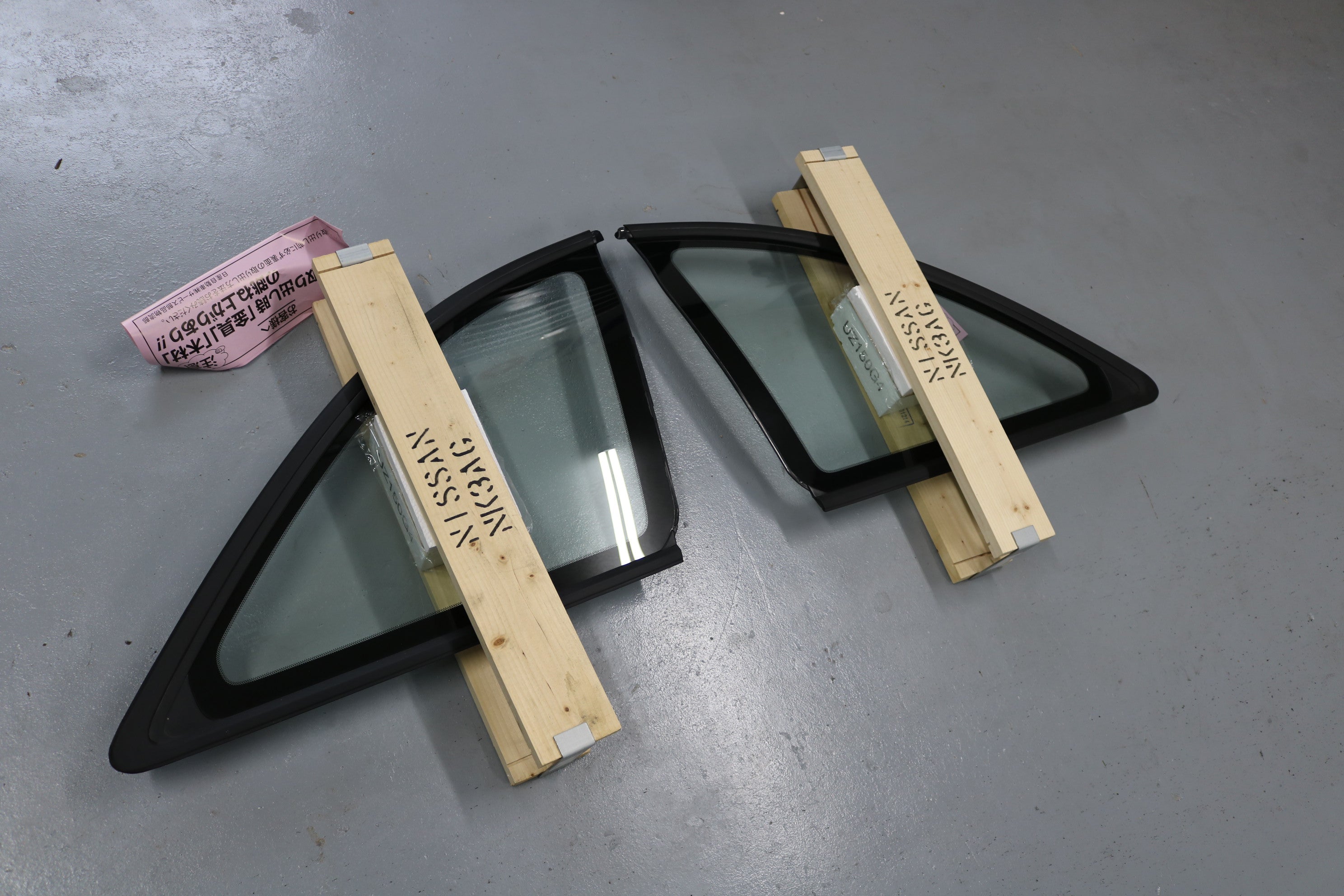 R33 Quarter Glass Kit