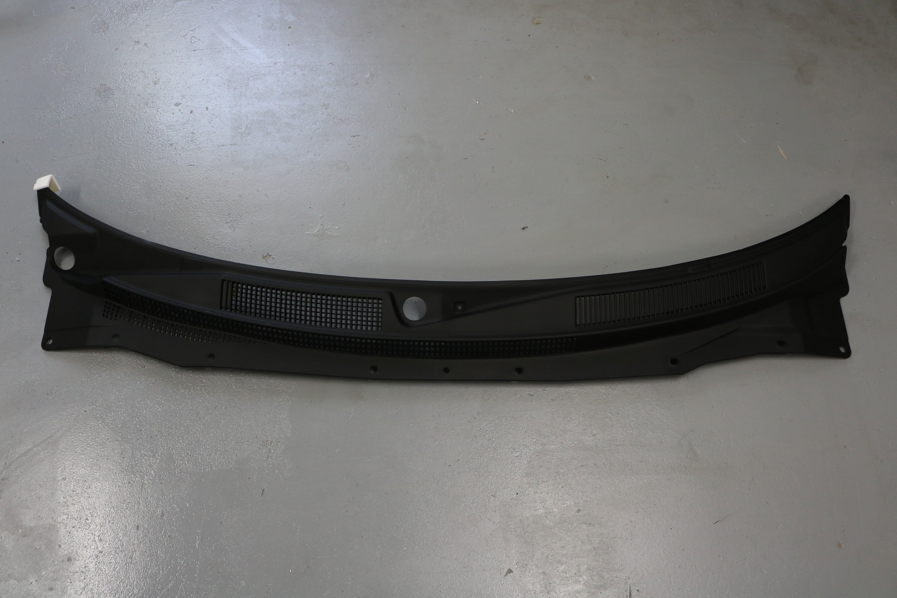 R33 Wiper Cowl
