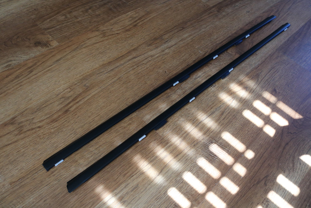 R33 Belt Moulding Kit