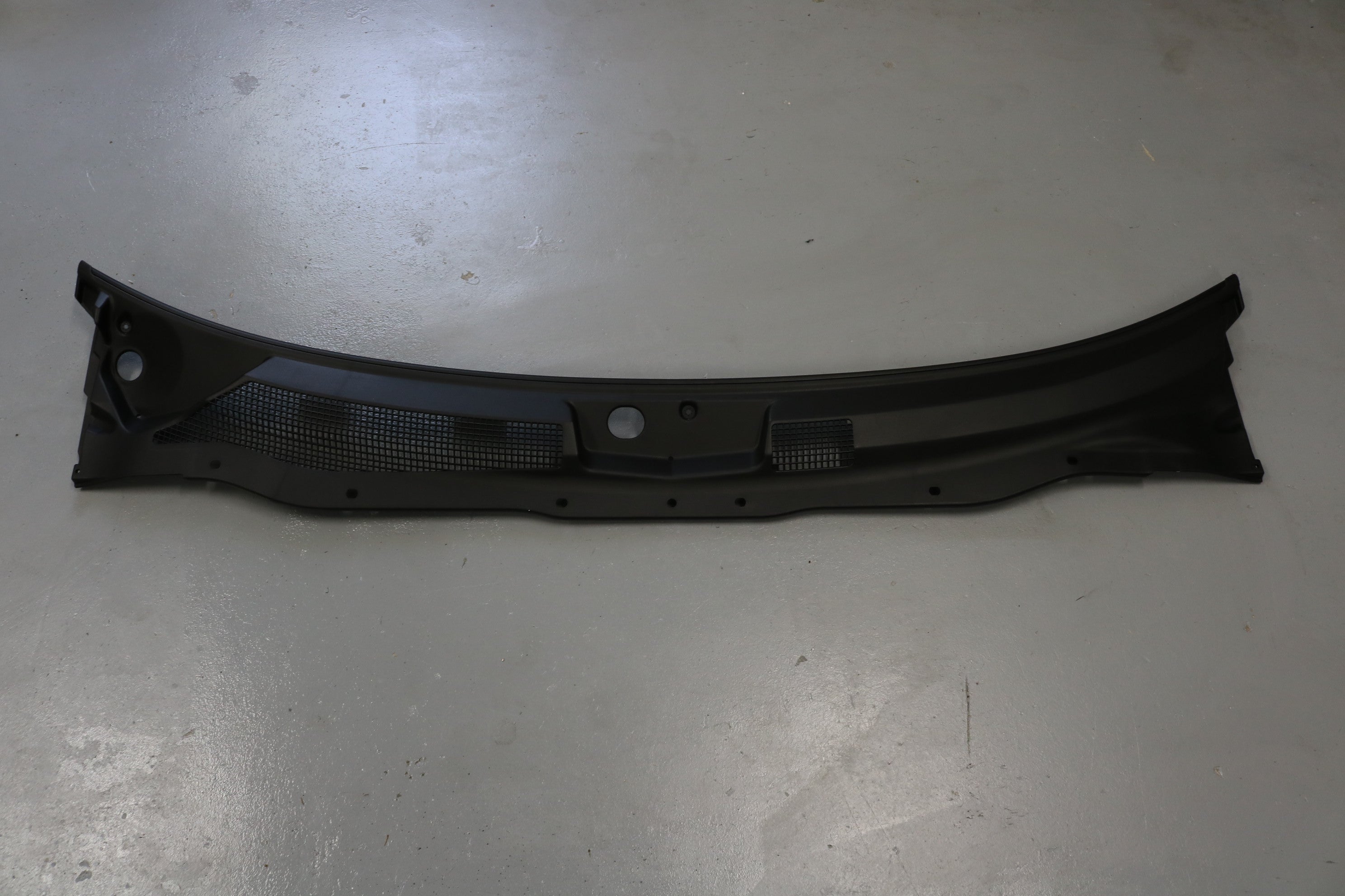 R34 Wiper Cowl