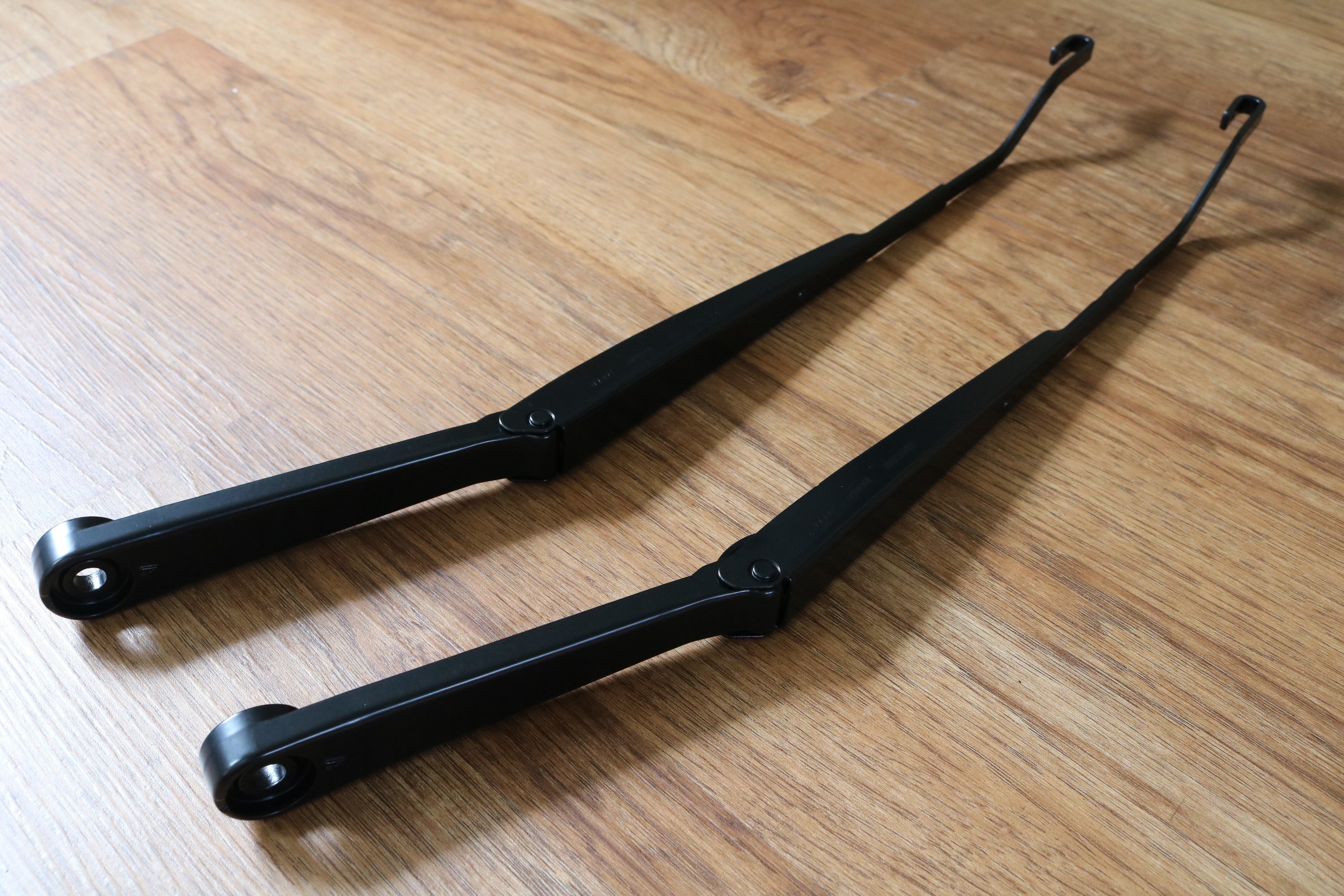 R34 Wiper Arm Set