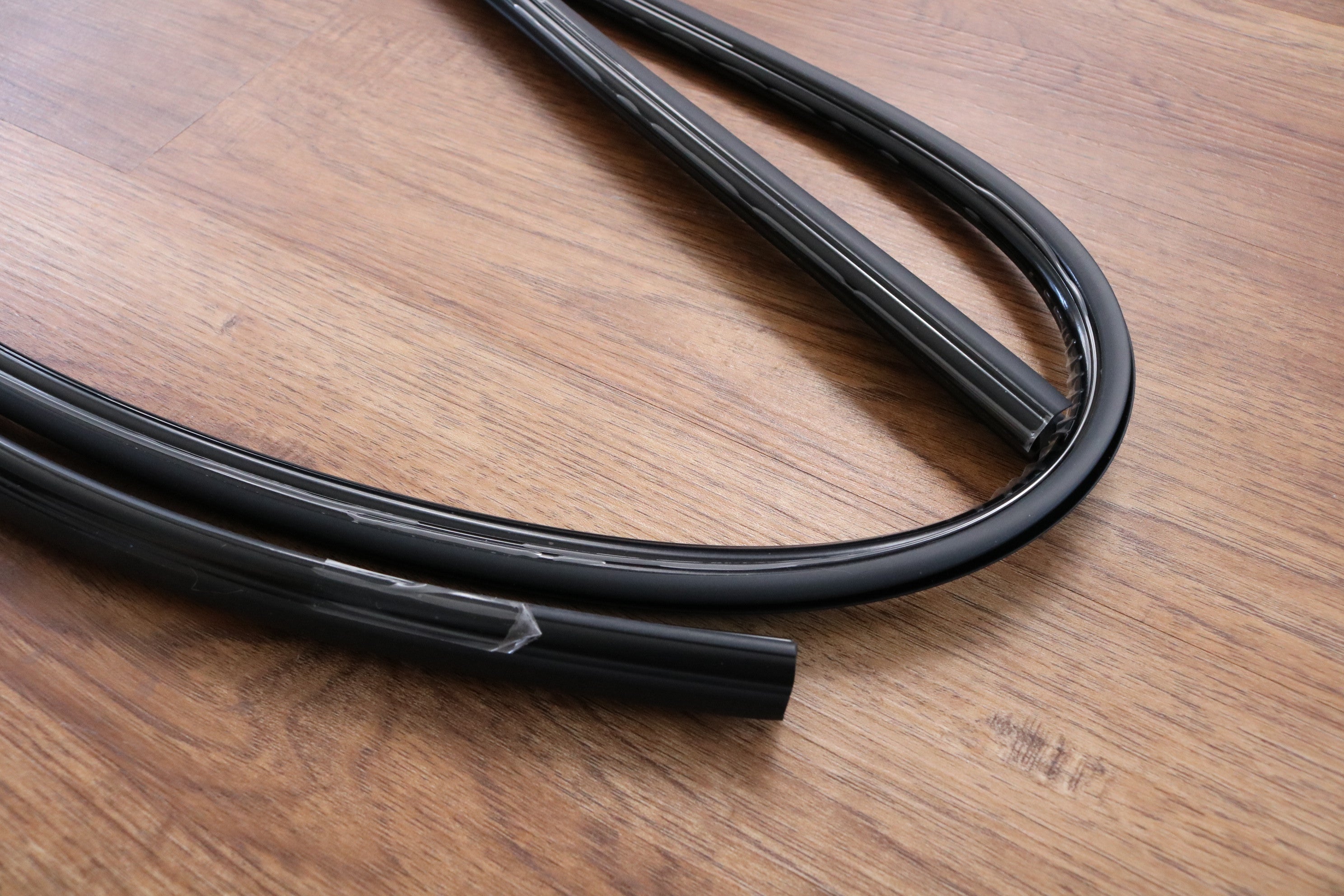 R34 Front Windshield Moulding