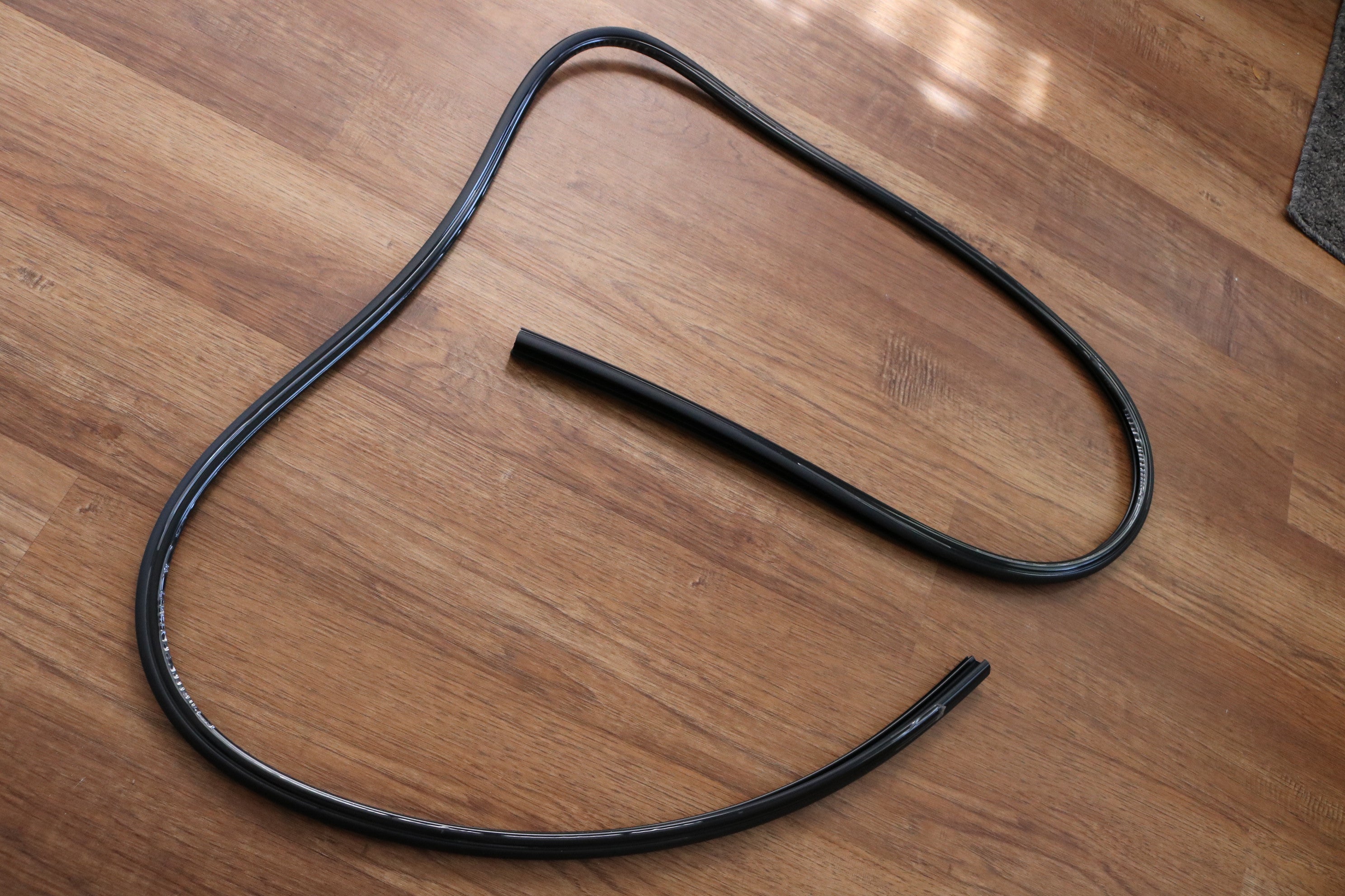 R34 Front Windshield Moulding